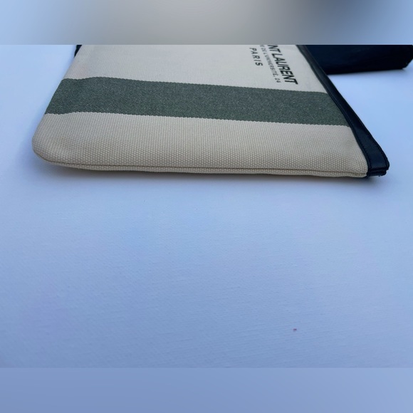 Authentic Saint Laurent handheld clutch bag - Picture 2 of 11